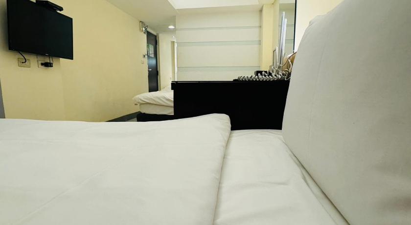 Image of Deluxe Family Suite 6
