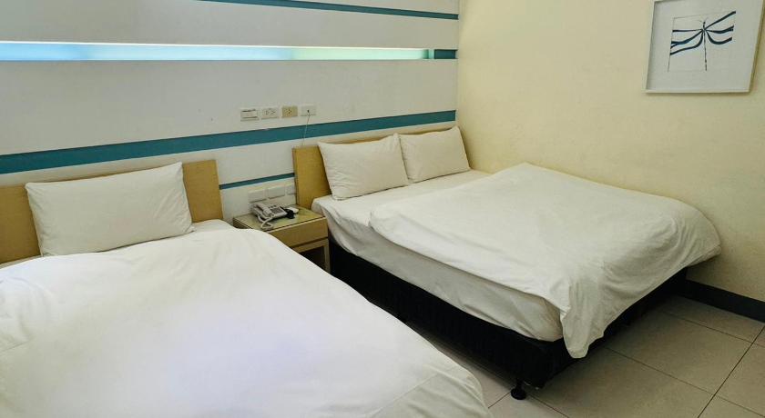 Image of Deluxe Family Suite 7