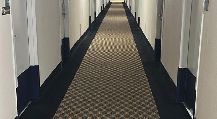 ナポレオン (OH) Napoleon Inn and Suites 宿泊施設 プール