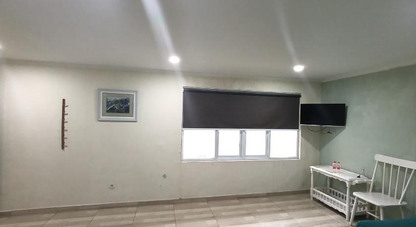 Image of Family Room 1 1