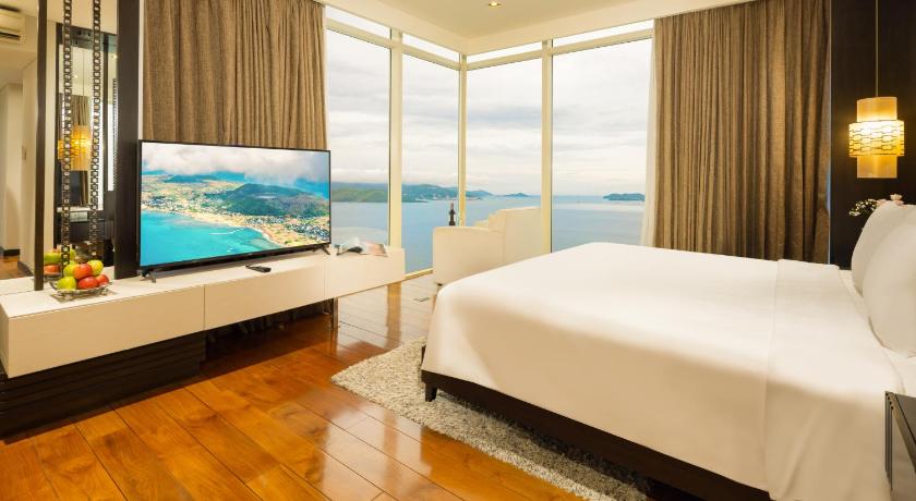 Image of Four Bedroom Grand Suite 4