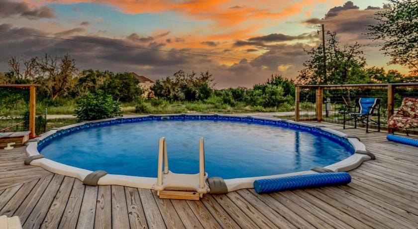 Florence (TX) Scenic Hill Country Ranch with amazing views 5-Star Accommodation room