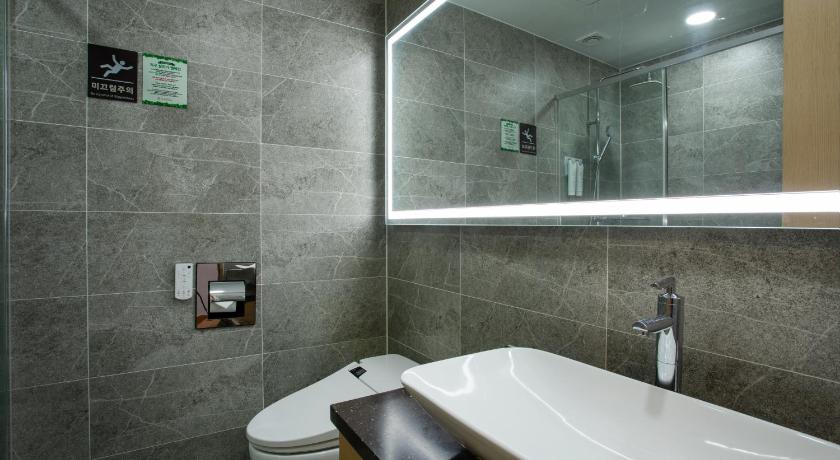 Image of Standard Half Ocean View Double Room 2