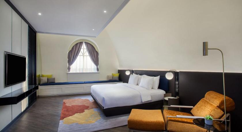 Image of Executive Suite One King 6