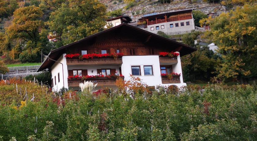 Garni Schuster