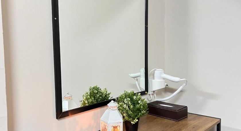 Bangkok The Cage Suites 3-Star Hotel exterior