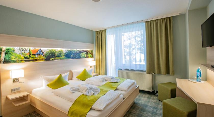 ノイハウゼン Ferien Hotel Spree-Neisse 3つ星 ホテル プール