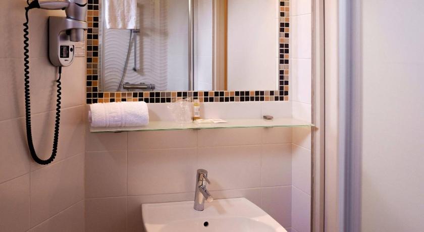 Image of Adjacent Rooms 2