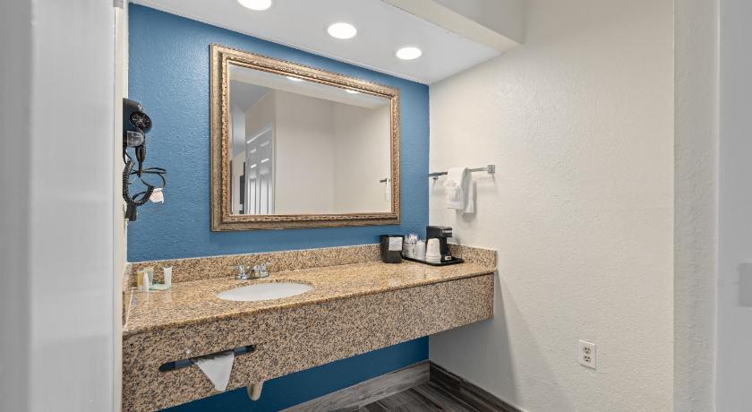Image of 2 Queen Beds, Mobility Acessible Room, Bathtub w/ Grab Bars, Non-Smoking 2