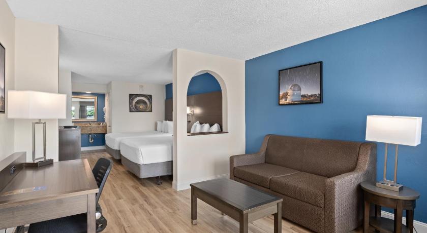 Image of 2 Queen Beds, Suite, Non-Smoking 1