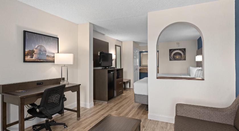 Image of 2 Queen Beds, Suite, Non-Smoking 4