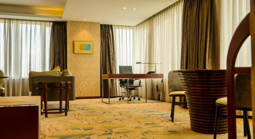 Image of 1 Bedroom Suite Dining High Floor 4