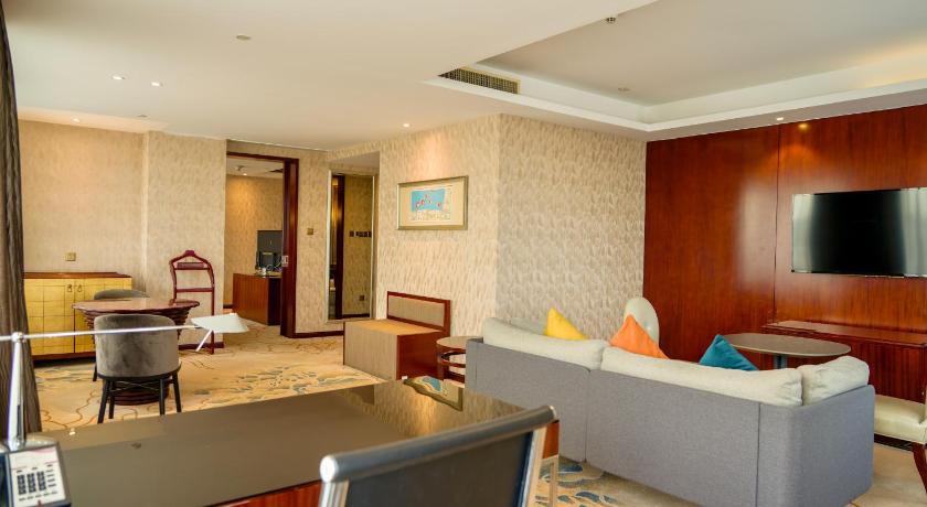 Image of 1 Bedroom Suite Dining High Floor 1