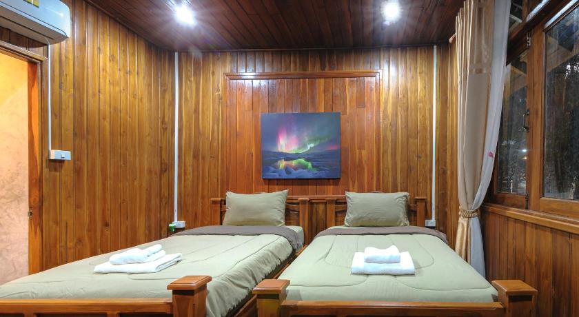 Image of Standard Twin Room with Garden View 2