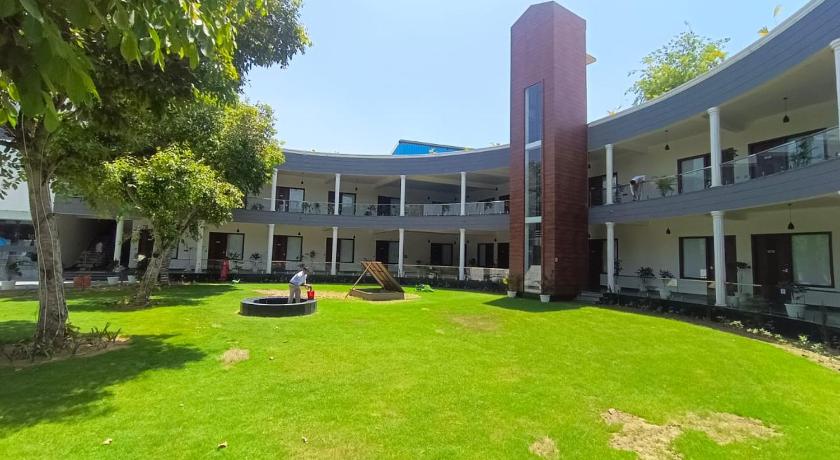 Clarks Inn Bichpuri, Agra