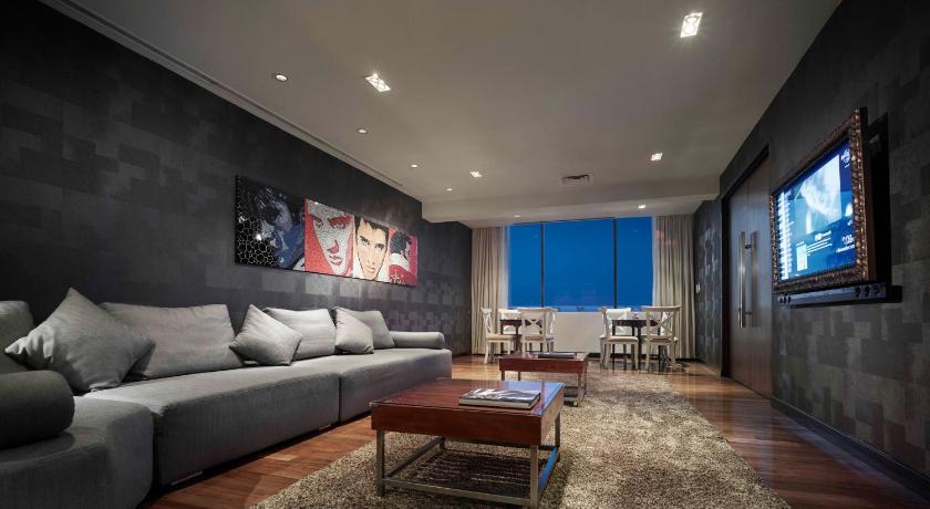 Image of Rock Royalty Seaview Deluxe 1
