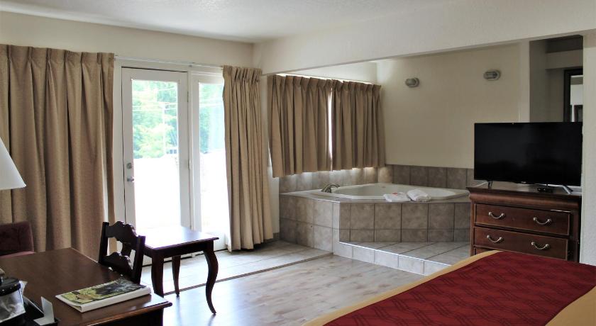 Image of 2 King Beds, Suite, Nonsmoking 6