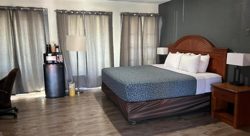 Image of Family Suite - Non Smoking 1