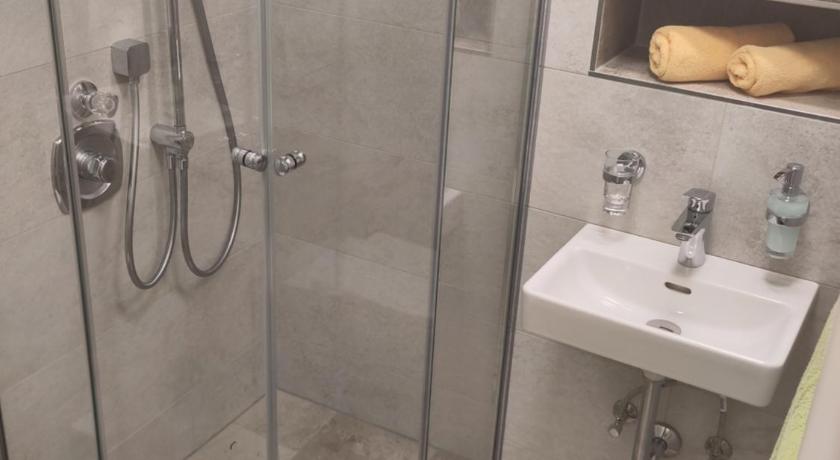 Image of Budget Double Room 2