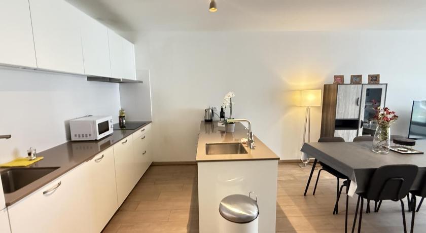 SuitesRus near Diamond District - image 13