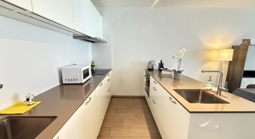 SuitesRus near Diamond District - image 15