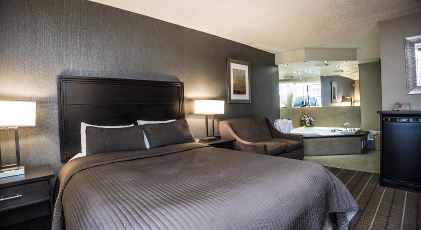 Mississauga Gate Inn photo