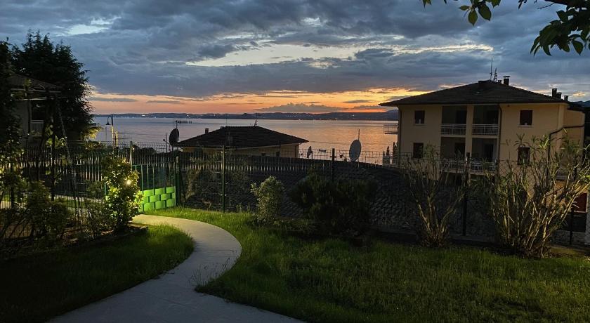 Oleander House apartments