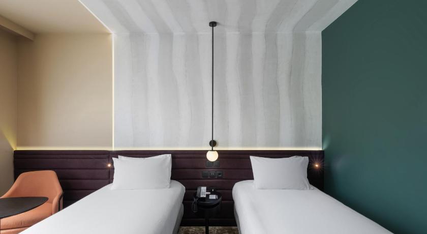 Image of Superior Room With 2 Single Beds 4