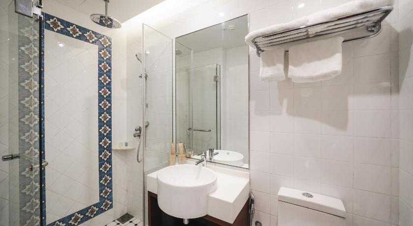 Image of Classic Twin Room - No Window 5