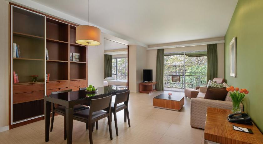 バンコク The Park Nine Hotel Srinakarin  4つ星 ホテル レストラン