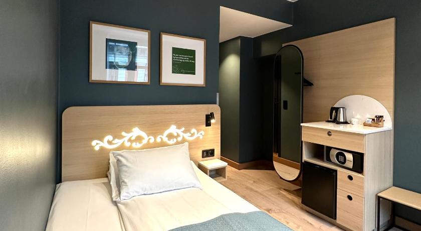 Image of Single Room 1