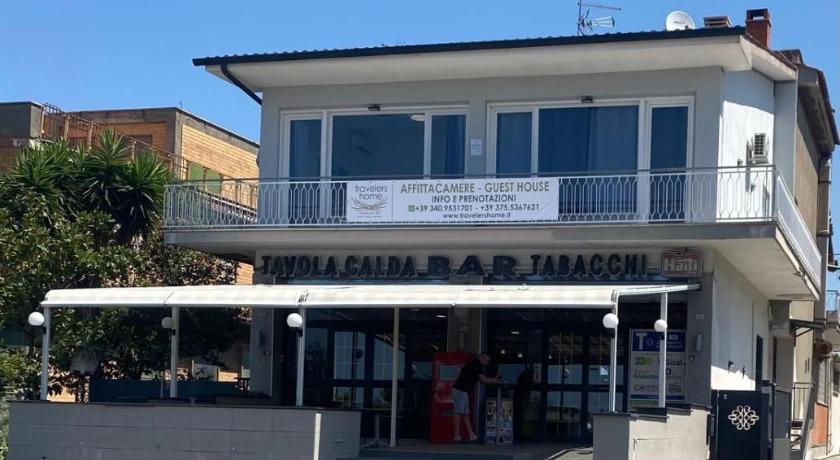 ローマ Travelershome Ciampino Airport GuestHouse 600m to Airport ottimo per chi viaggia in auto 3つ星 ホテル プール