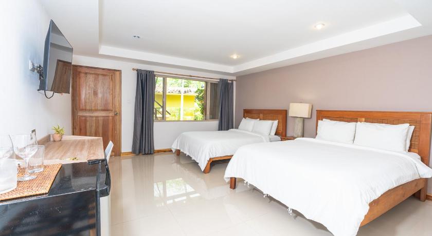 Image of Deluxe Queen Room with Two Queen Beds 0