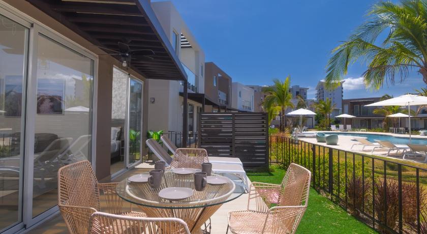 El Fanjal Villas The Tides by Playa Caracol Resorts 5-Star Guesthouse view