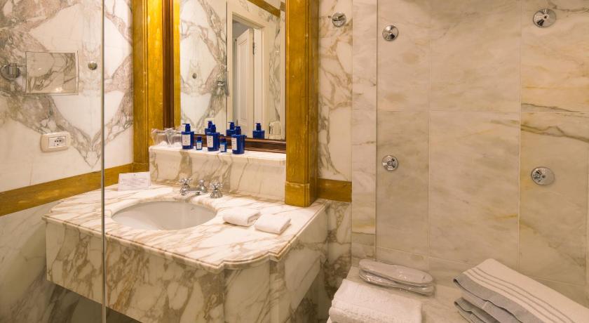 Фото: Двухместный номер Стандарт с 1 или 2 кроватями (Standard Double or Twin Room) 11