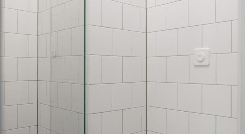 Image of Deluxe Single Room with Windows 5