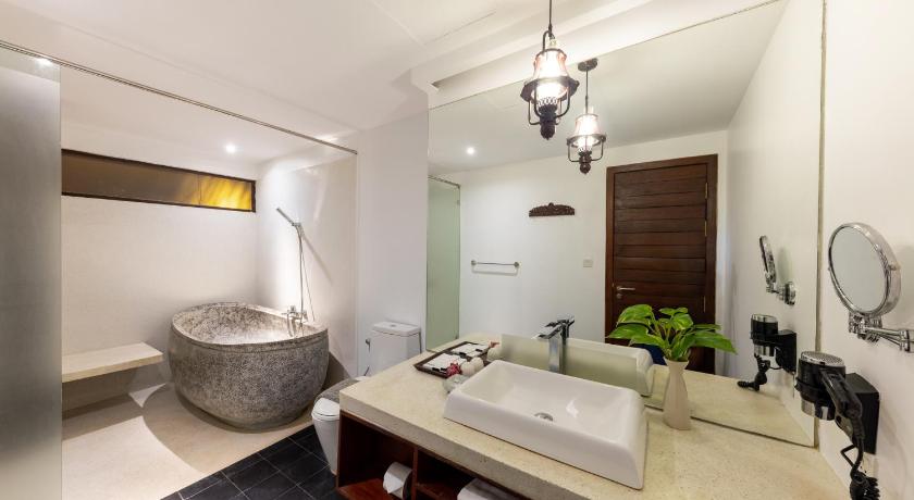 Image of Honeymoon Suite 2