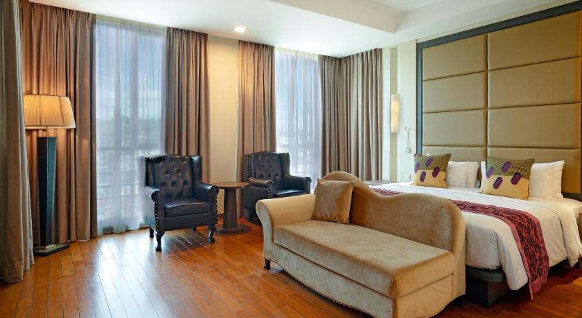 Nagoya Hill Hotel Batam - image 2
