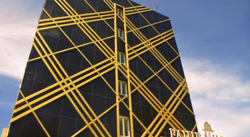 Tampilan Fahira Hotel Syariah Padang - Halal Friendly Hotel