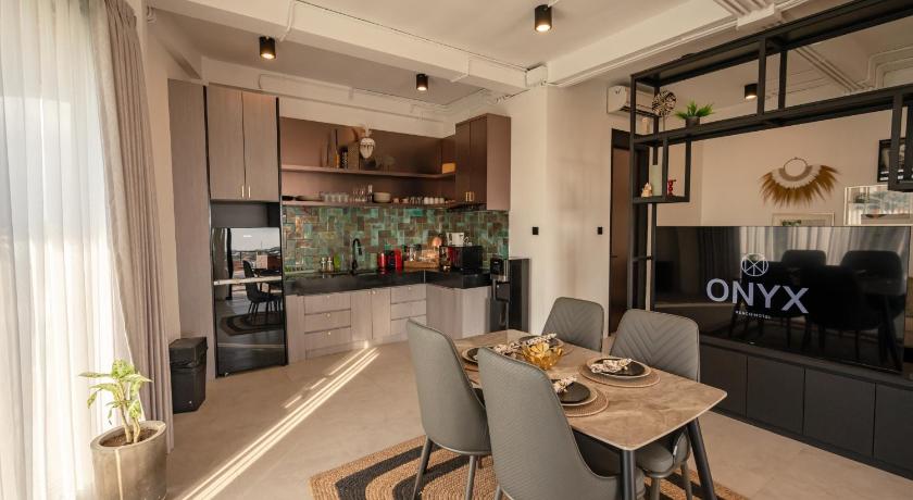 Onyx Beach Hotel - image 6