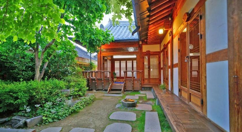 Jeonju Hanok Village Accommodation Sarangru Hanok Pension