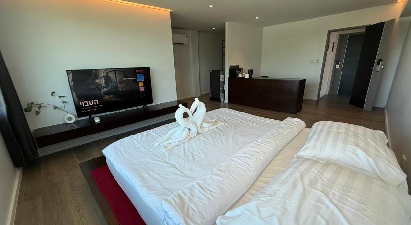 Image of Deluxe - 1 King Bed 8