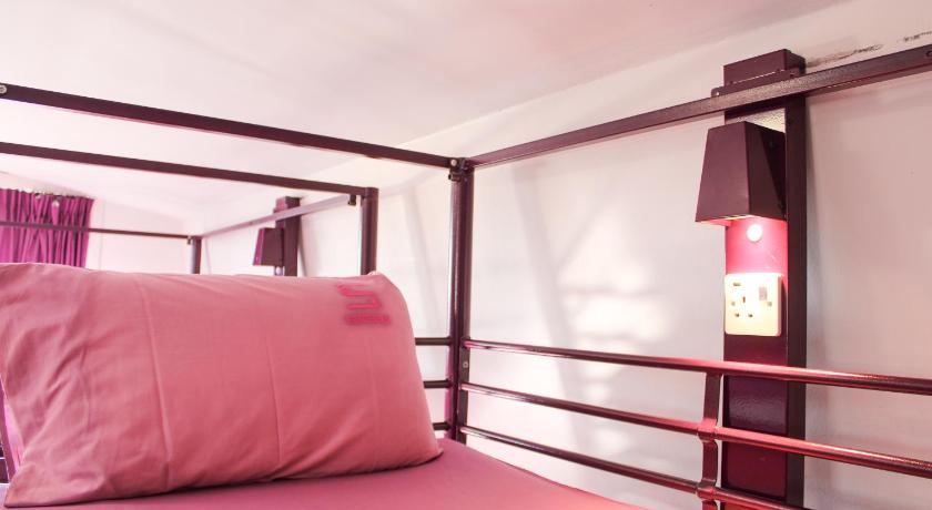 Image of Bed in 15-Bed Mixed Dorm Shared Bathroom 17