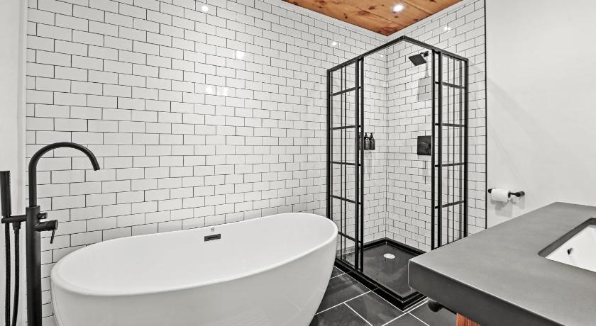 세비어빌 (TN) Smoky Mountains Hut Tub Cabin Dog Friendly 3성급 숙소 수영장