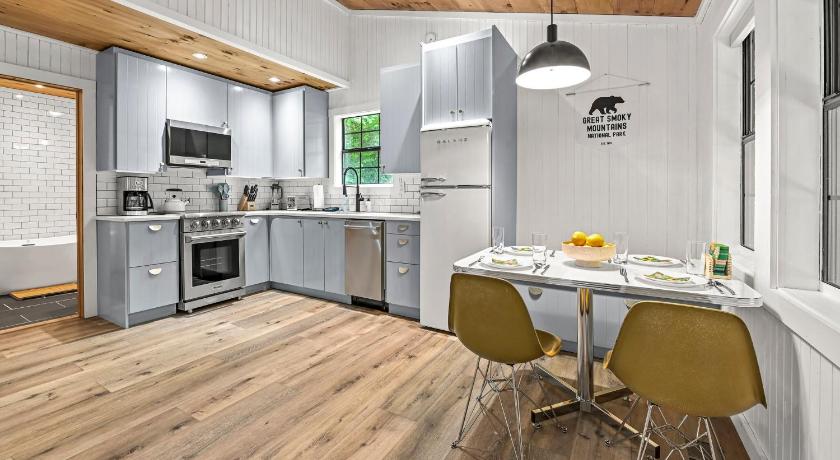 세비어빌 (TN) Smoky Mountains Hut Tub Cabin Dog Friendly 3성급 숙소 레스토랑