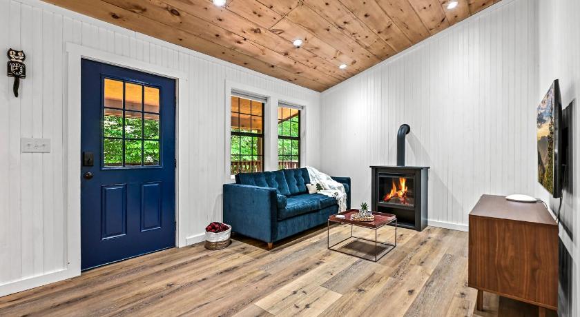 세비어빌 (TN) Smoky Mountains Hut Tub Cabin Dog Friendly 3성급 숙소 로비
