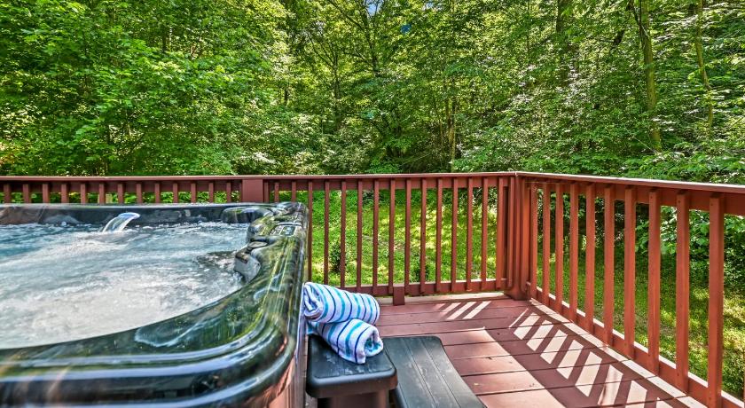 세비어빌 (TN) Smoky Mountains Hut Tub Cabin Dog Friendly 3성급 숙소 객실