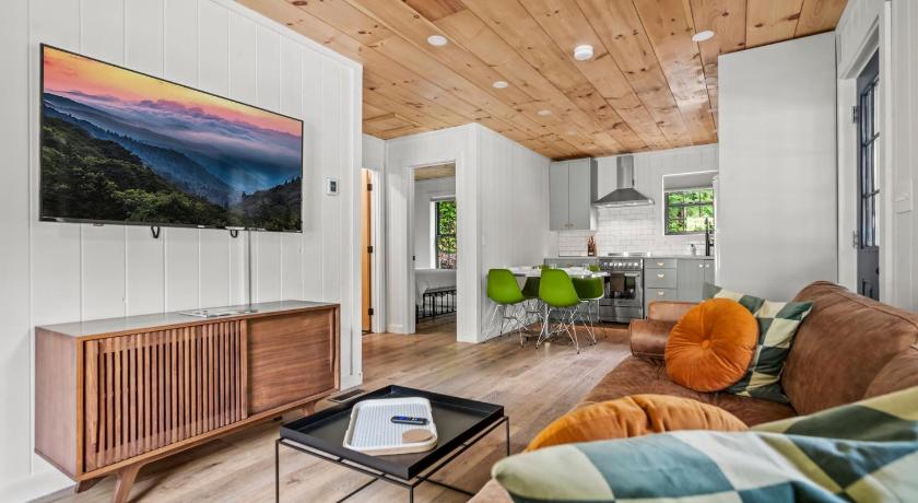 Gatlinburg (TN) 5 Cabins In Gburg Sleeps 16 Firepit & Games 4-Star Accommodation suite