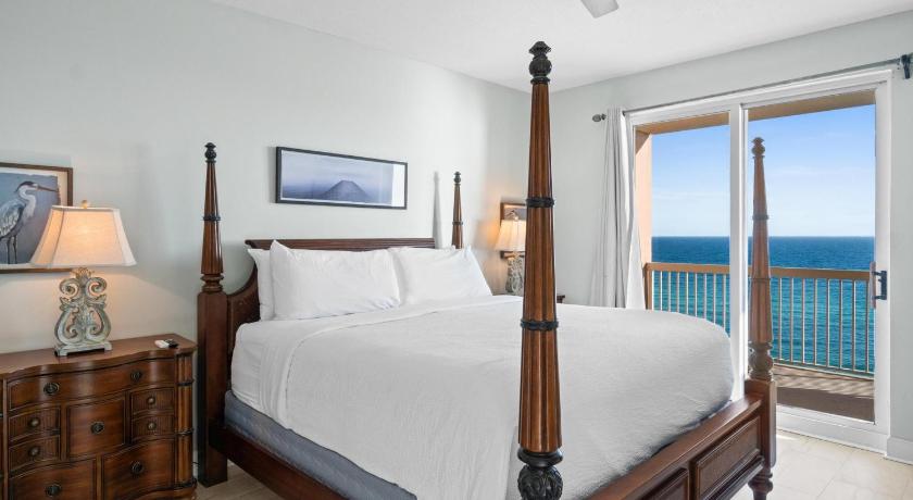 Image of Apartment with Sea View 4