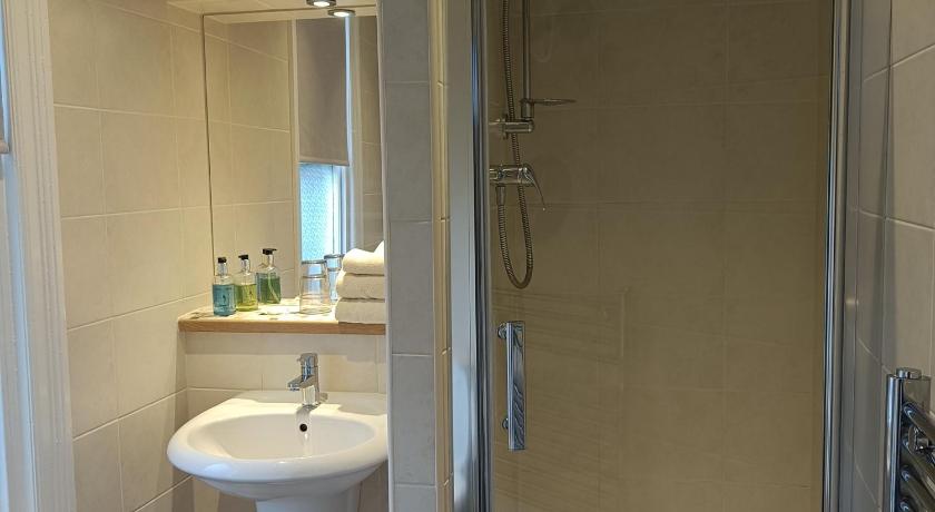 Powys Lodge - image 12